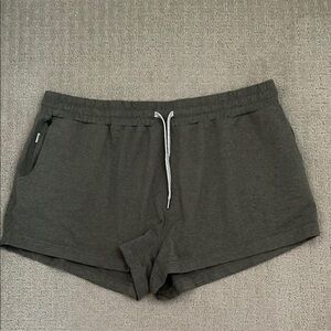 Vuori Halo Shorts with Drawstring